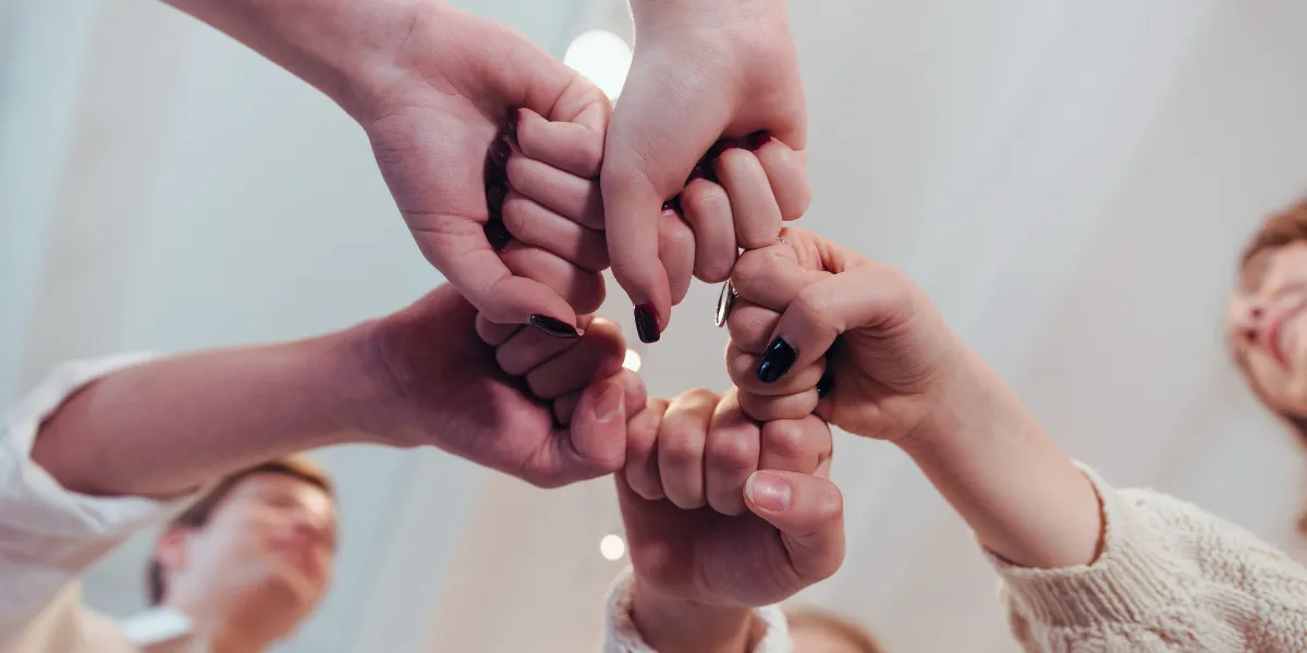 Inteligencja emocjonalna a odporność psychiczna - wsparcie, przyjaciele